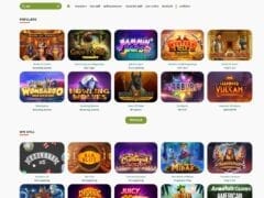 En nettside som viser en rekke populære Yaa Casino og spilleautomater med fargerike miniatyrbilder.